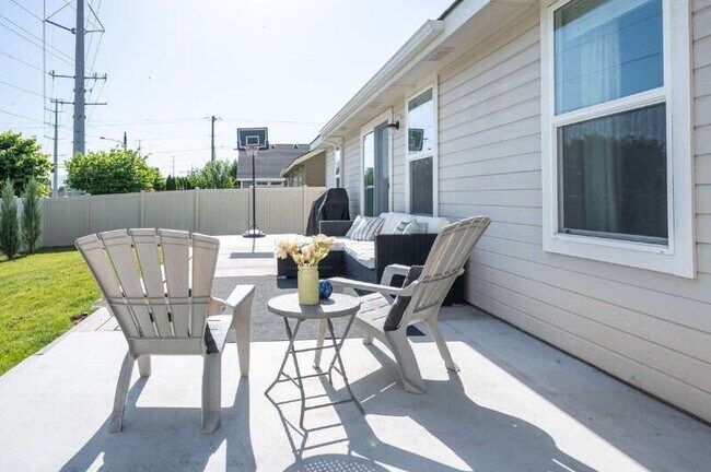 Building Photo - 74 W Havasu Falls St