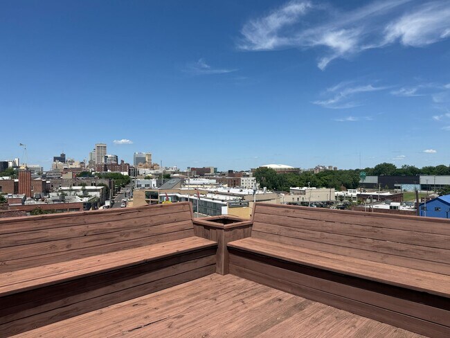 Building Photo - Completely Renovated Downtown Memphis Loft with Rooftop Skyline Views.