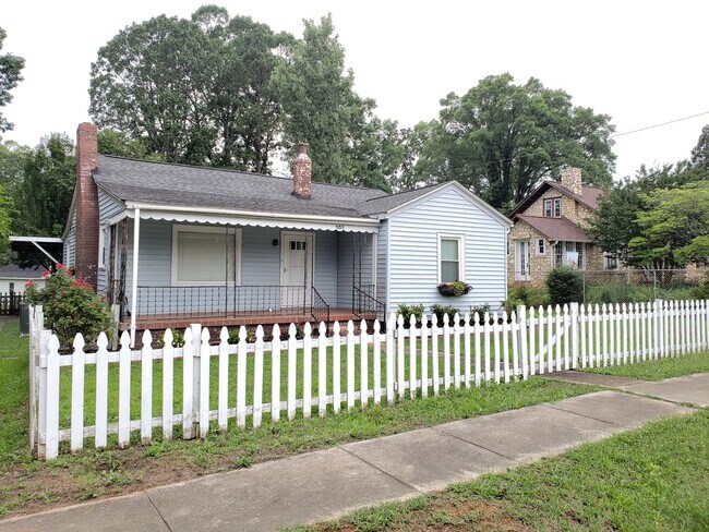 Building Photo - Well Kept Bungalow in Downtown Mebane!