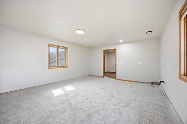 Building Photo - 609 Lily Ln
