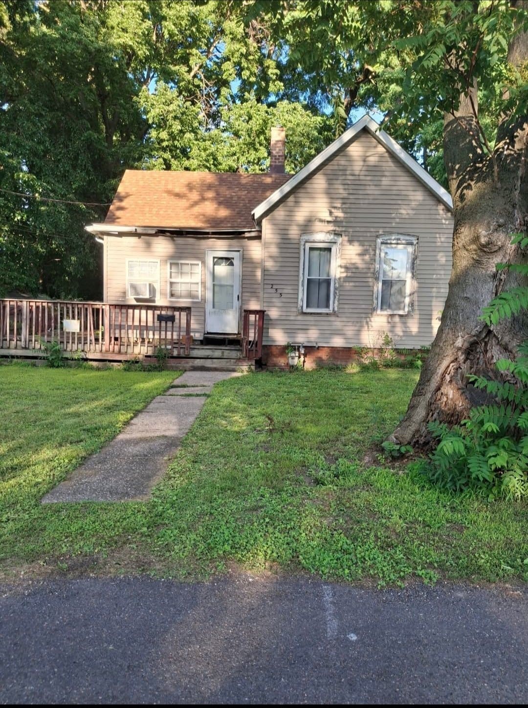 Building Photo - 253 Linneus Ave
