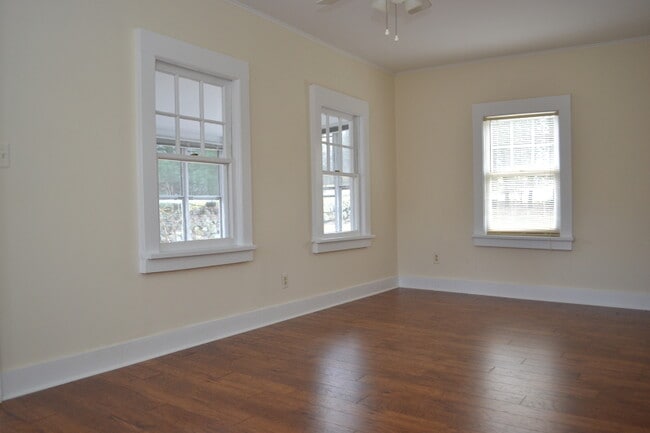 Building Photo - 471 Sicomac Ave