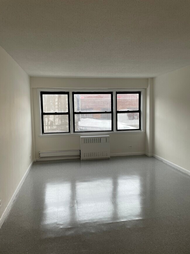 Building Photo - 109-15 37th Ave