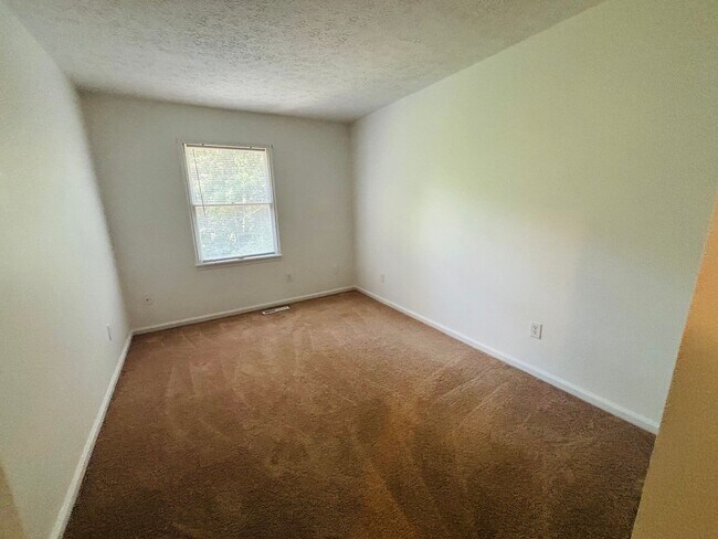 Building Photo - 530 Kamran Dr NW