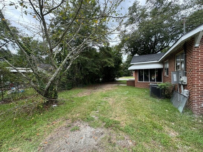 Building Photo - 3583 Napier Ave