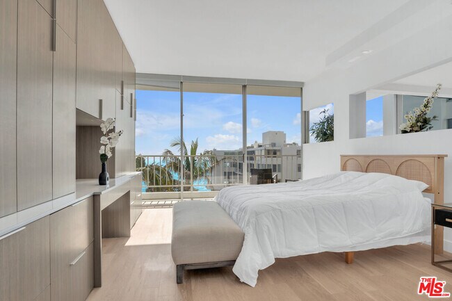 Building Photo - 17350 Sunset Blvd