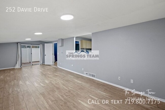 Building Photo - 252 Davie Dr