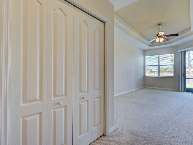 Building Photo - 3BD/2BA/3 Car Garage in Stoneybrook