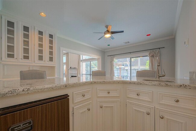 Building Photo - 15714 Sylvan Lake Dr