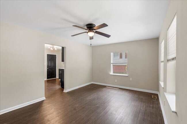 Building Photo - 932 Summer Dr