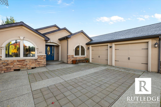 Building Photo - STUNNING 3 Bedroom Home in East Medford!