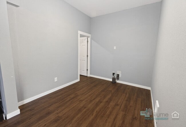 Building Photo - 1-Bed/1-Bath Cozy Living in the Heart of Sandy