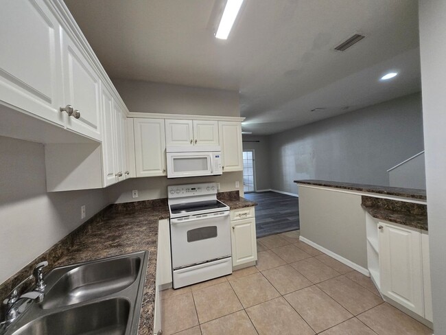 Building Photo - 1571 NW 29th Rd