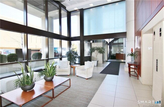 Building Photo - 127 Greyrock Pl