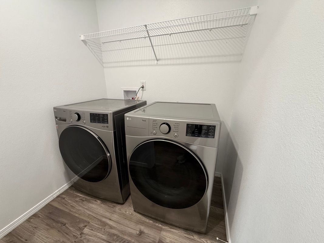 Building Photo - 633 S Southgate Dr