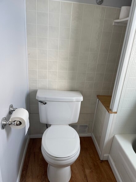 Building Photo - 204 E 4th St