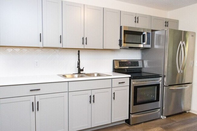 Building Photo - 6404 Middle Dr