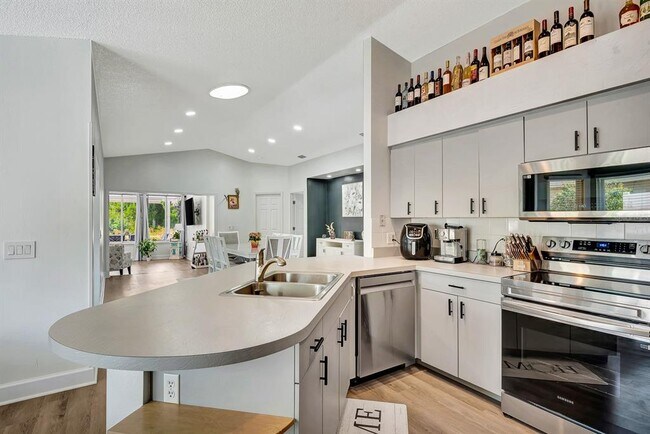 Building Photo - 5304 72nd St E