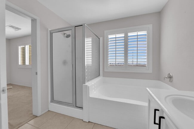 Building Photo - Upgraded 3 Bedrooms, 2.5 Bathrooms home in...