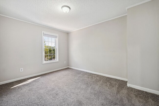 Building Photo - 16 Hayti Ln