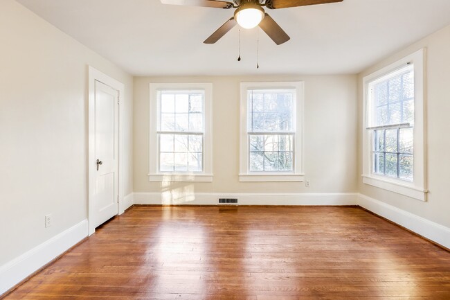 Building Photo - 2 Bed, 1 Bath Townhome in Haymount