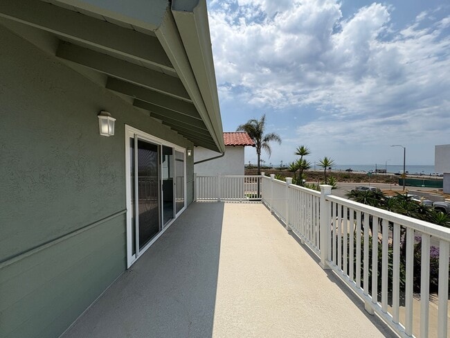 Building Photo - Welcome to this stunning 3-bedroom, 2-bath...