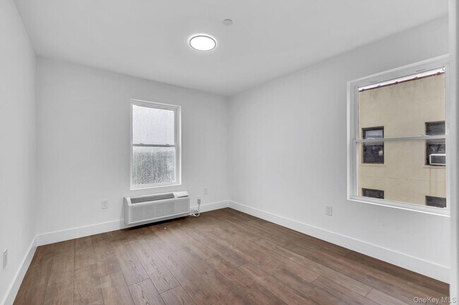 Building Photo - 74 Broadway