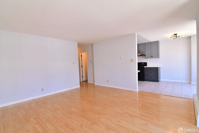 Building Photo - 359 5th Ave