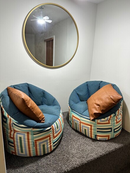 Building Photo - 800 37th Ave NE