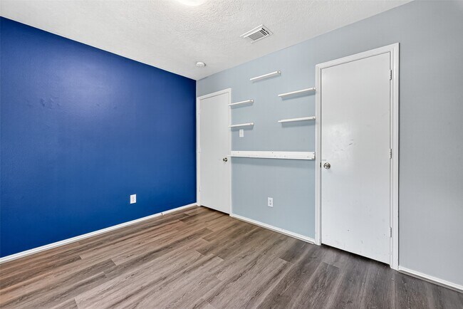 Building Photo - 11902 Rolling Stream Dr