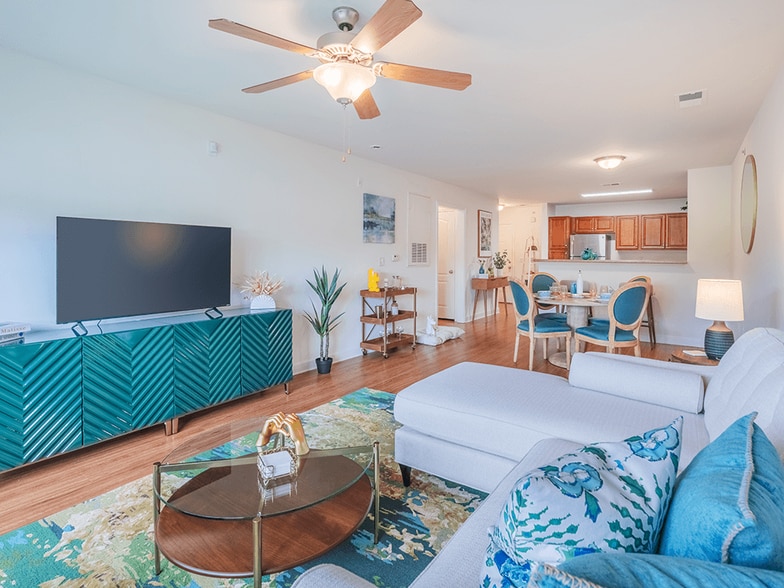 Primary Photo - Parcstone Apartments