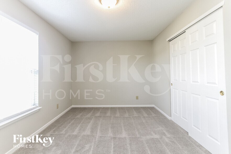 Building Photo - 6806 W Stansbury Blvd