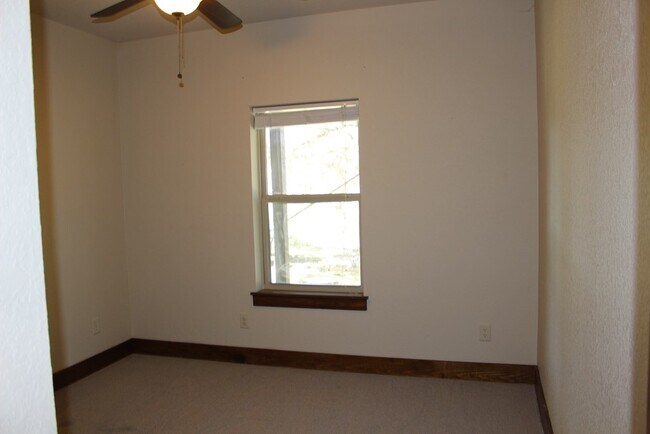 Building Photo - 701 Bushwhack Rd