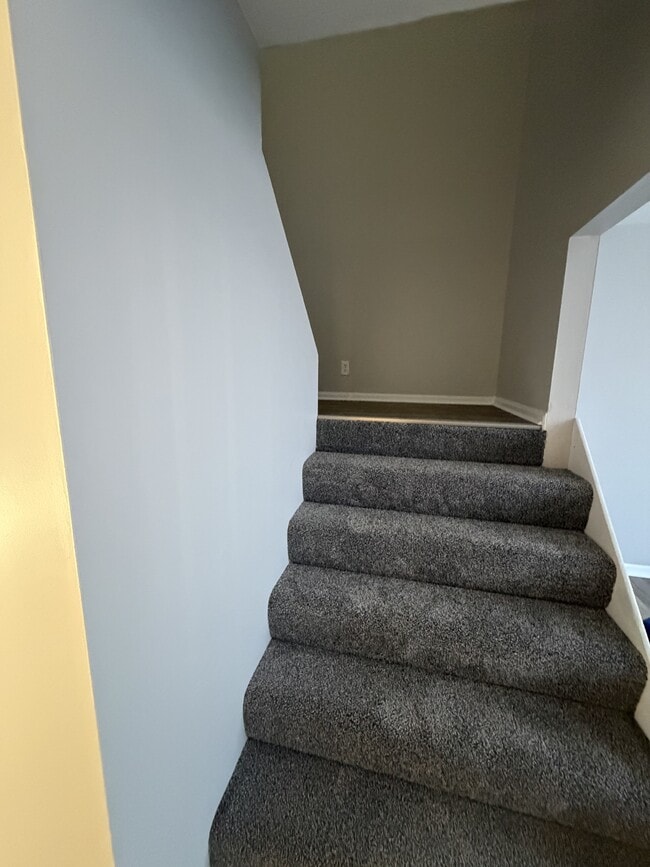 Building Photo - 101 Daffodil Dr