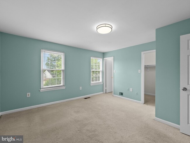 Building Photo - 2178 Mager Dr