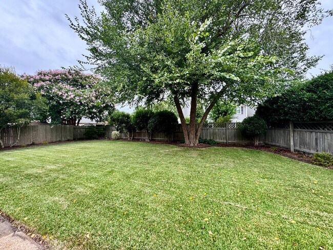 Building Photo - 4-Bedroom Home In Great Neck Meadows! Ready NOW!!! Fenced Backyard! HUGE Corner Lot! Dog Friendly!