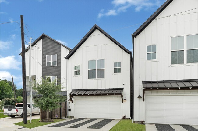 Building Photo - 4508 Sharon St
