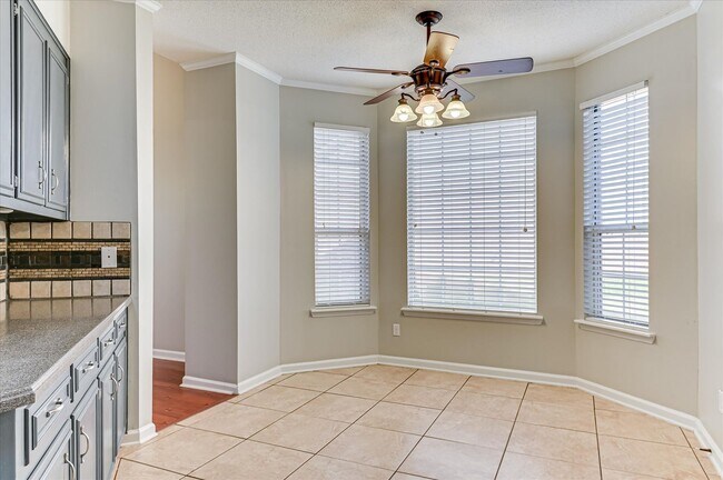 Building Photo - 1140 Parkside Trail