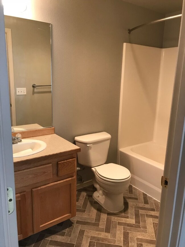 Building Photo - Townhome in NW Redmond in Fairhaven Vista