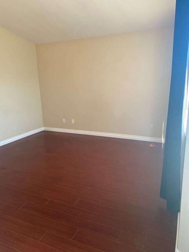Building Photo - *Special* Large open concept 3 bedroom 2.5...
