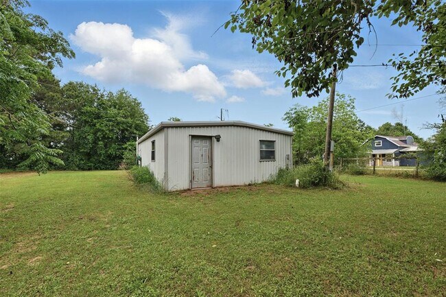 Building Photo - 33008 Val Verde