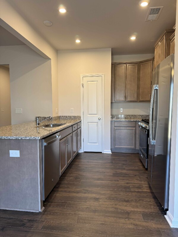 Building Photo - 2041 Dy Lily Dr