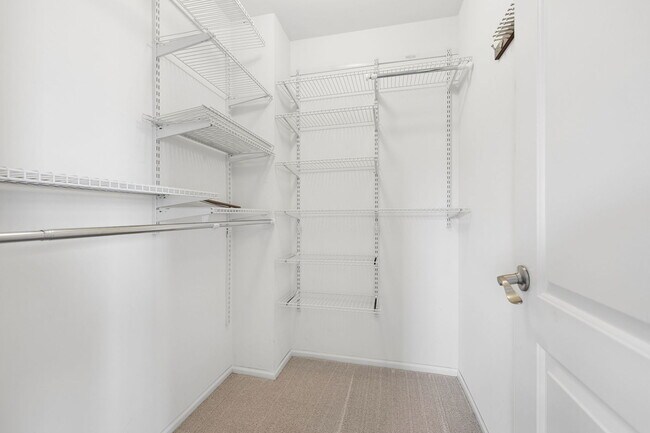 Building Photo - 384 Otto Dr