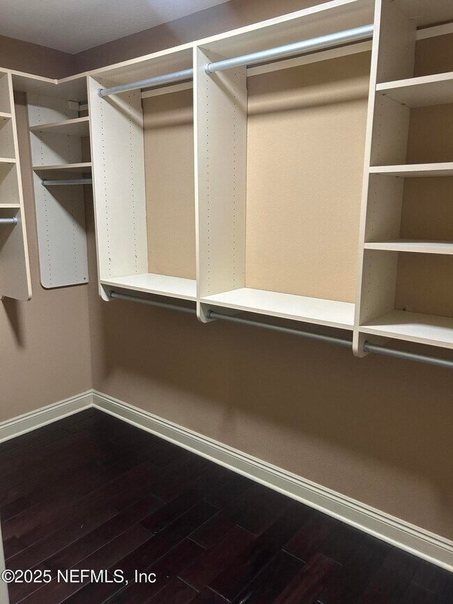 Building Photo - 1613 Fairway Ridge Dr