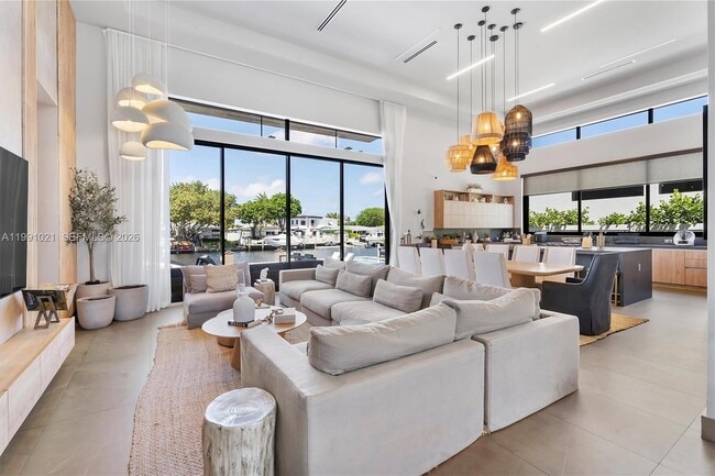 Building Photo - 2215 NE 19th St