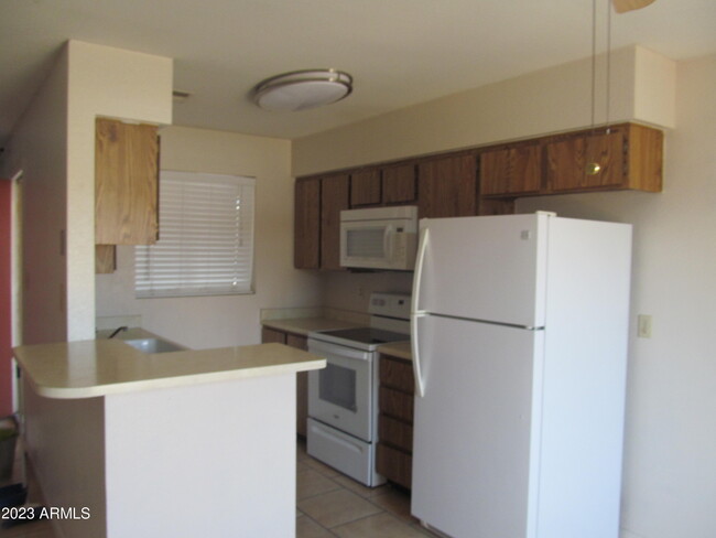 Building Photo - 609 W Blackhawk Dr