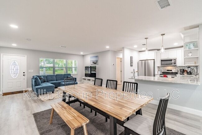 Building Photo - 2221 Calexico Way S