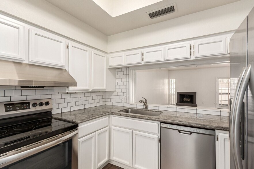 Building Photo - 6238 N 30th Pl