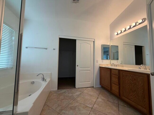 Building Photo - 7473 Glorious Sun Dr