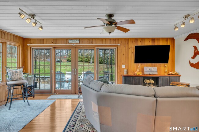 Building Photo - 51 W Lake Ave